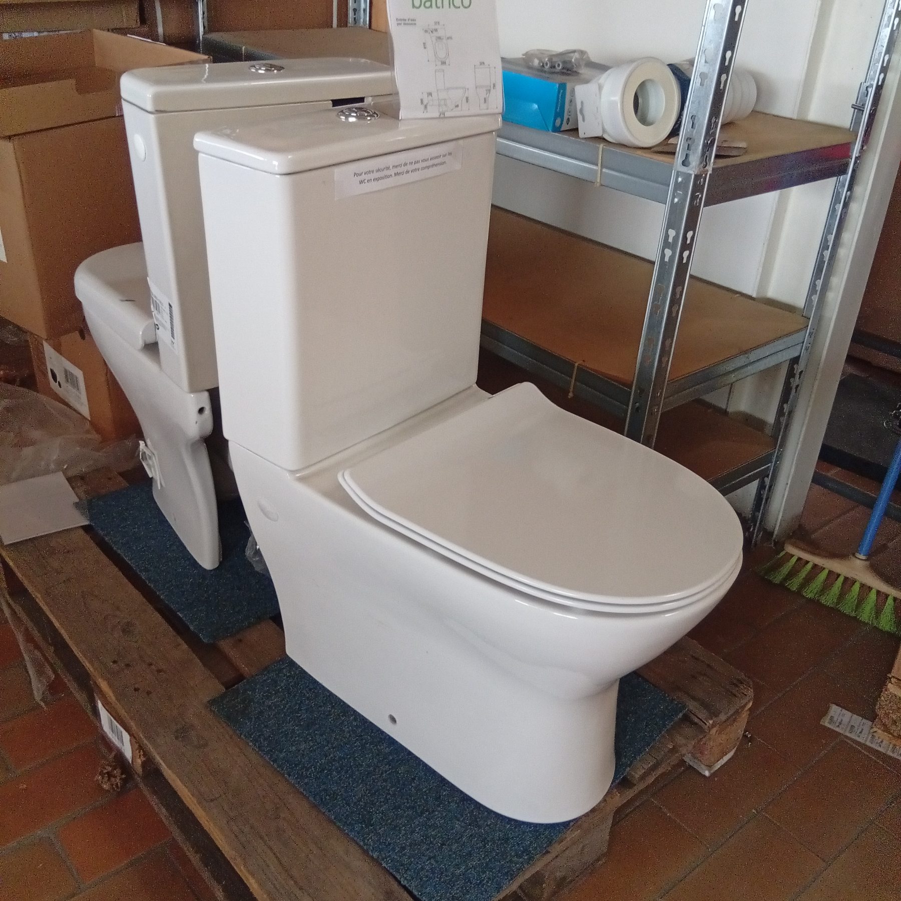 Wc au sol caréné